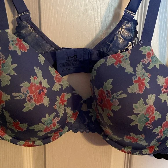 Two for $10 maiden form bras - Picture 2 of 7